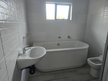 3 Bedroom Flat & Apartment